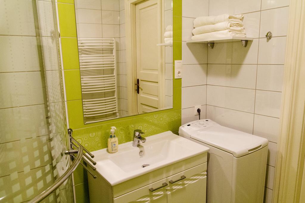 Eoetvoes Apartman Budapest Rom bilde