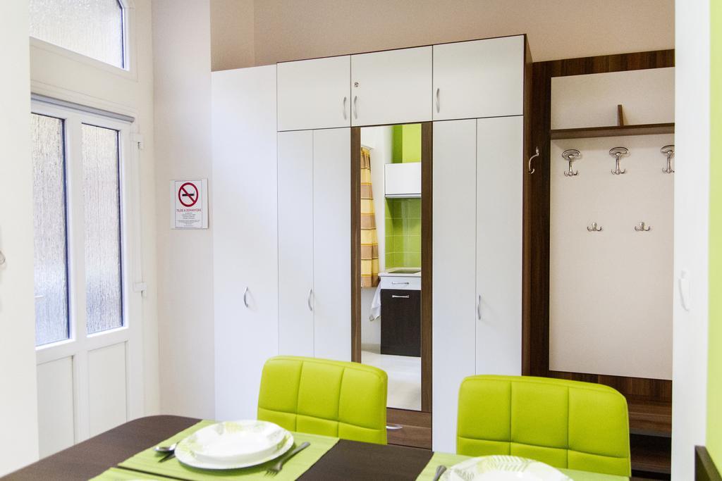 Eoetvoes Apartman Budapest Rom bilde