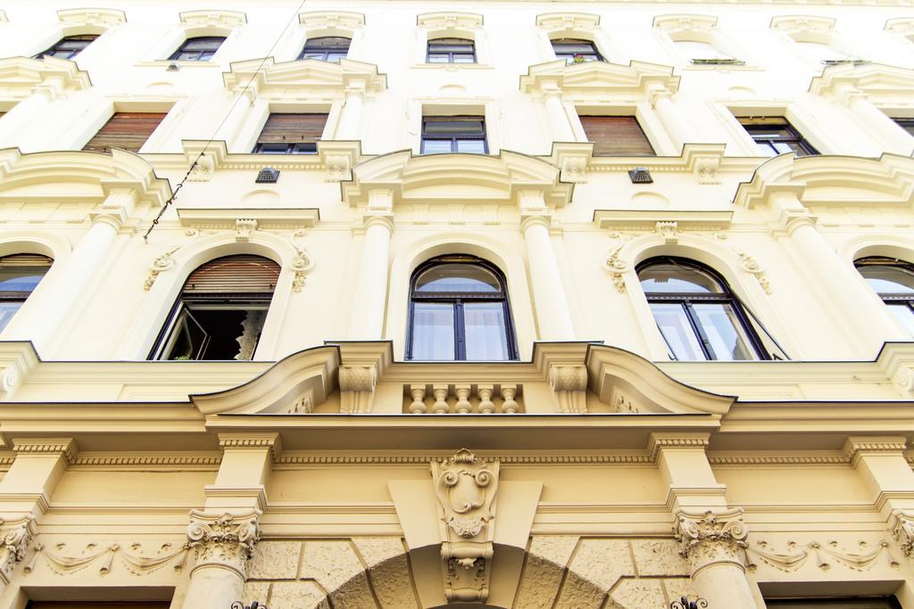 Eoetvoes Apartman Budapest Rom bilde