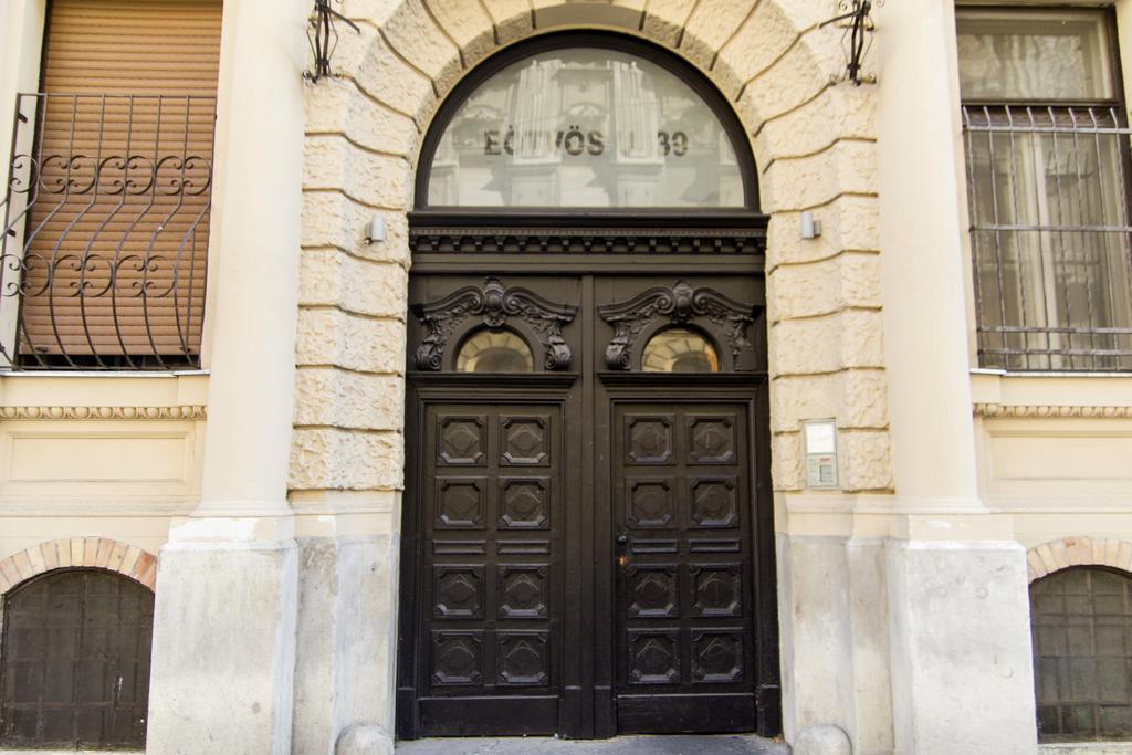 Eoetvoes Apartman Budapest Rom bilde
